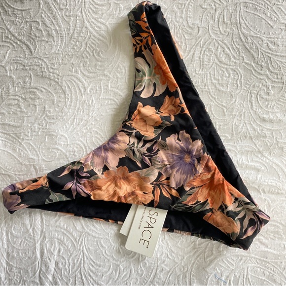 L*SPACE Camellia Bikini bottom on Printed Cabana - Picture 11 of 11